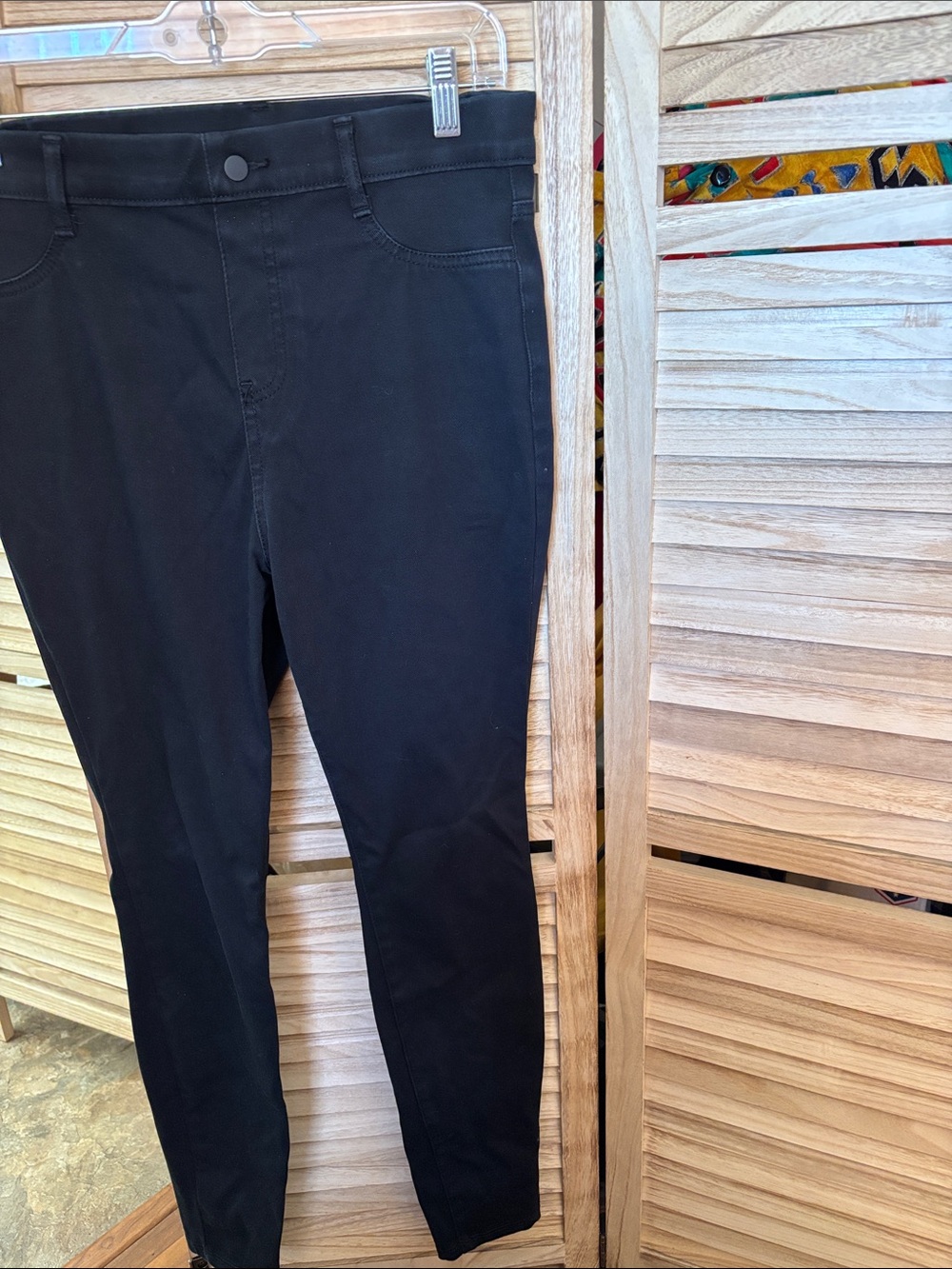 Time and Tru Black Pull-On Slim Jeggings Medium